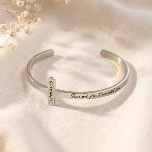 Zilveren armband in kruisvorm met bijbeltekst Isaiah 41:10