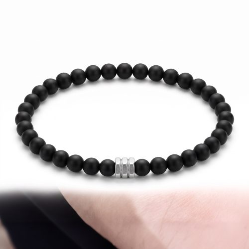 Mat zwarte natuurstenen herenarmband op witte achtergrond