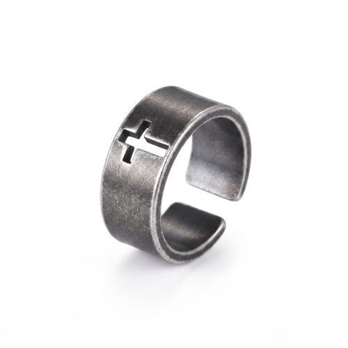 Christelijke herenring met kruis in antiek-zilver op witte achtergrond