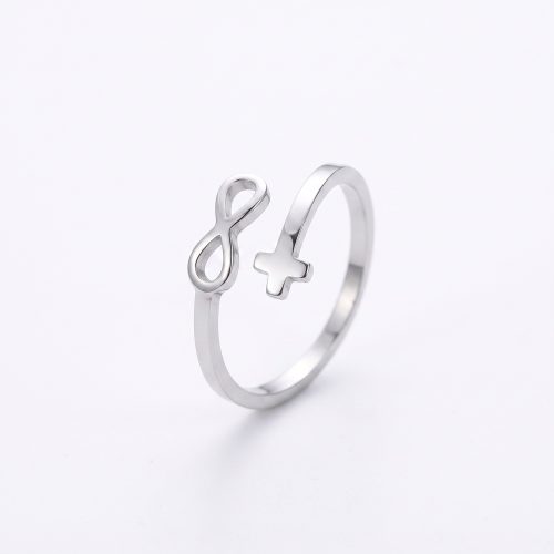 Zilveren christelijke ring met kruisje en infinity op witte achtergrond