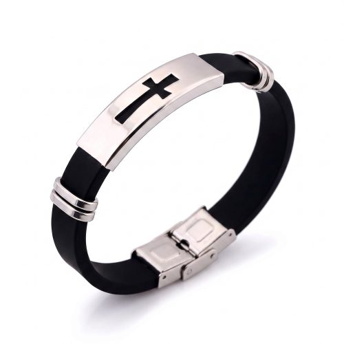 Zwarte herenarmband met uitgesneden kruis op witte achtergrond