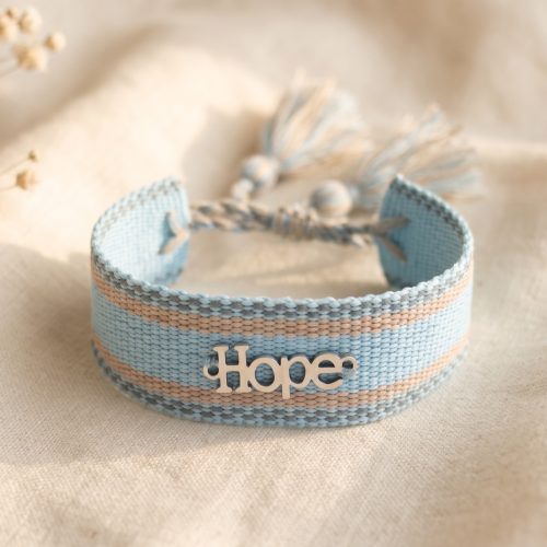 Blauw geweven armbandje met zilverkleurige Hope-bedel