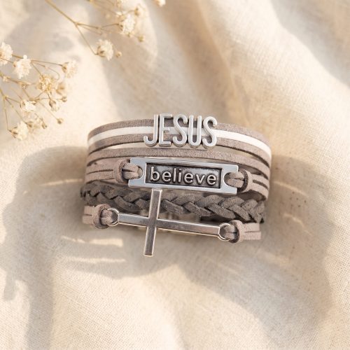Grijze suède wikkelarmband met kruis, Jezus en believe