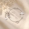 Zilveren armband met kruisje, infinity-symbool en open hartje