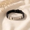 Unisex armband met bijbeltekst 1 Korinthe 13:8, zilver plaatje